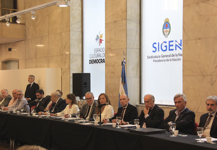 dando cumplimiento a lo establecido en su Reglamento Interno, el Comité de Auditoría Federal de la Red Federal de Control Público se ha reunido en las instalaciones de SIGEN con la finalidad de aprobar los 
                                        Planes/Programas/Actividades que las jurisdicciones nacionales integrantes de la Red han dispuesto para el control durante el año próximo