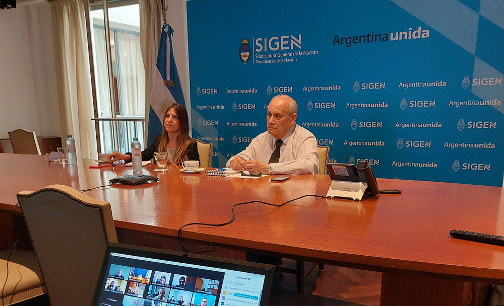 Imagen del Síndico General de la Nación , Carlos Montero junto a Irma Miranda, Síndica Adjunta de la Nación.
